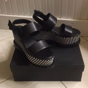 Kendall & Kylie Cady platform black sandal